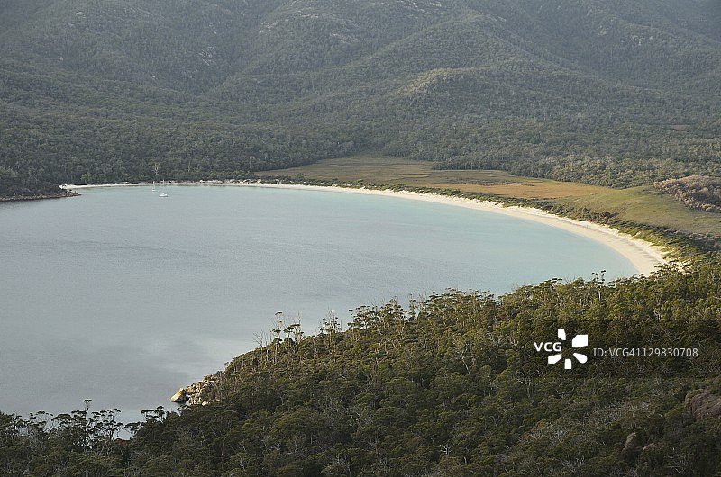 澳大利亚塔斯马尼亚州菲欣纳国家公园酒杯湾风光图片素材