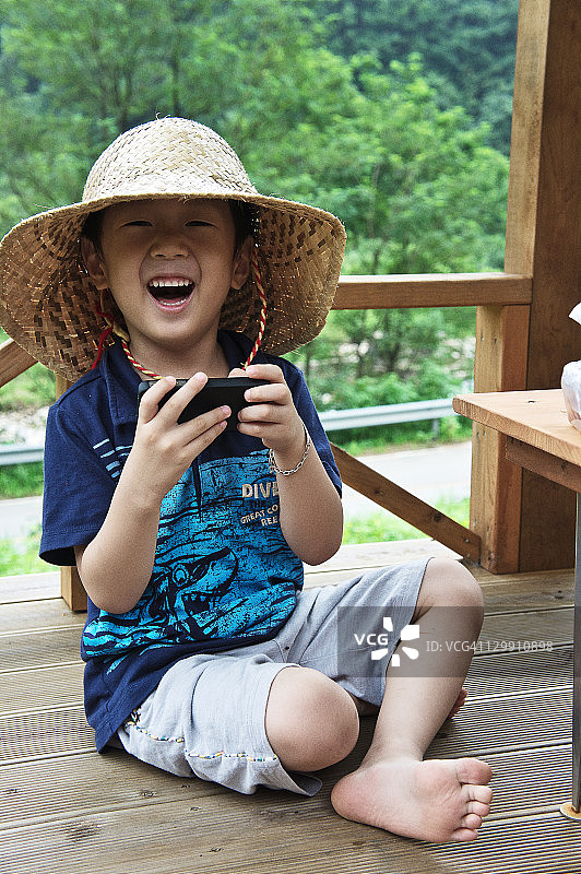 微笑的孩子图片素材