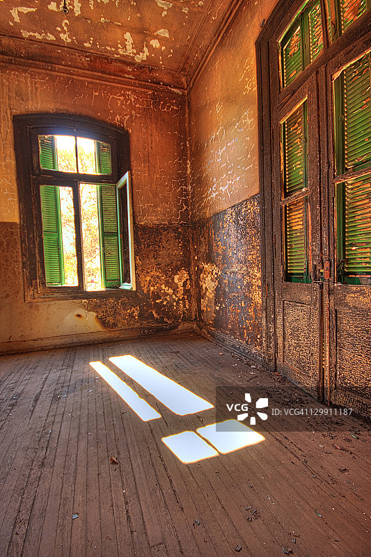 废弃的医院房间图片素材