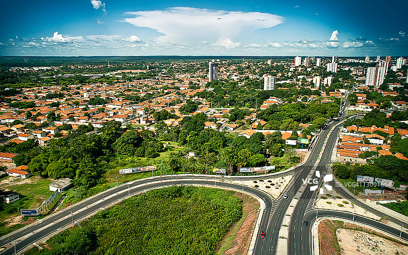 通往城市的道路图片素材