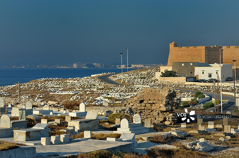 马赫迪耶的博格埃尔-凯比尔堡垒海洋公墓图片素材