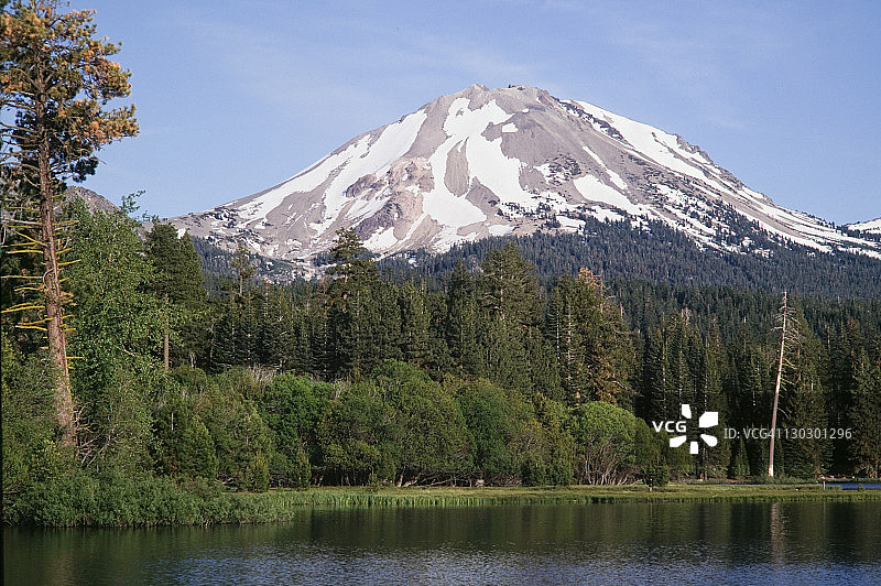 美国加利福尼亚州拉森火山国家公园拉森峰，男人图片素材
