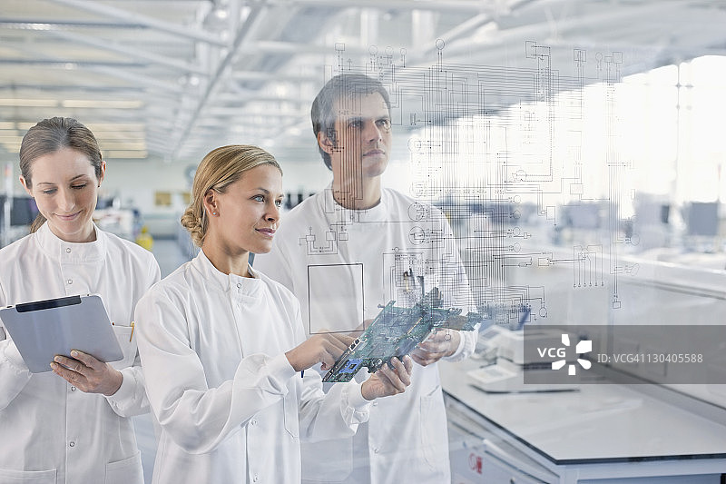 在实验室工作的科学家图片素材