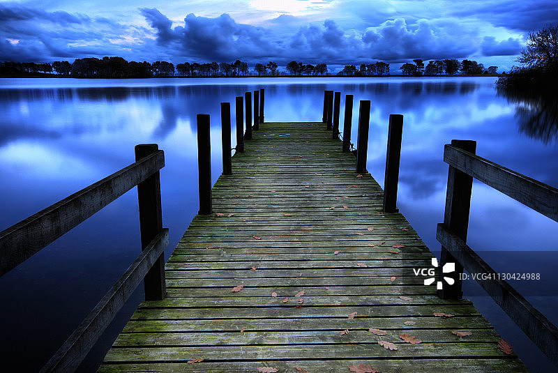 宁静的步道图片素材