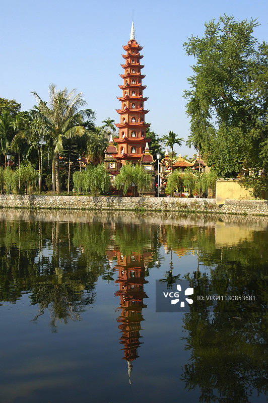 越南河内西湖镇国寺图片素材