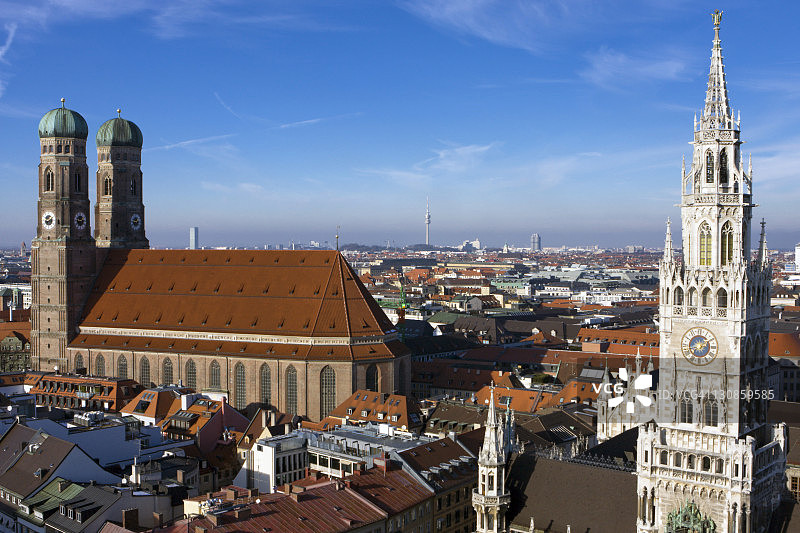 德国巴伐利亚慕尼黑市政厅和圣母教堂图片素材