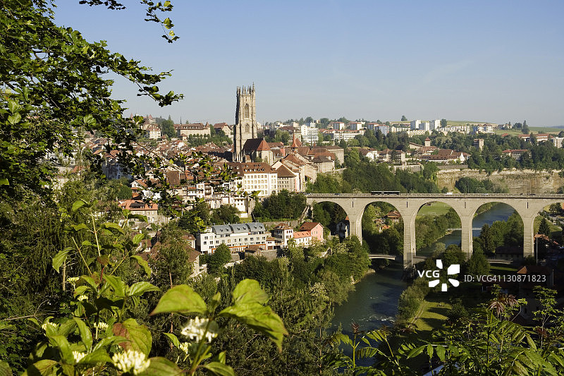 瑞士弗赖堡老城区和圣尼古拉斯大教堂图片素材