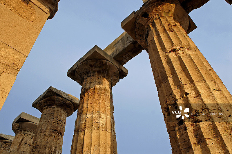 塞利农特带凹槽庙宇立柱图片素材