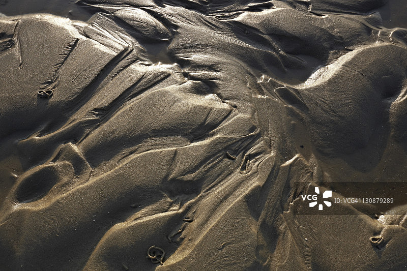 梅卢姆岛泥滩上的不规则结构图片素材