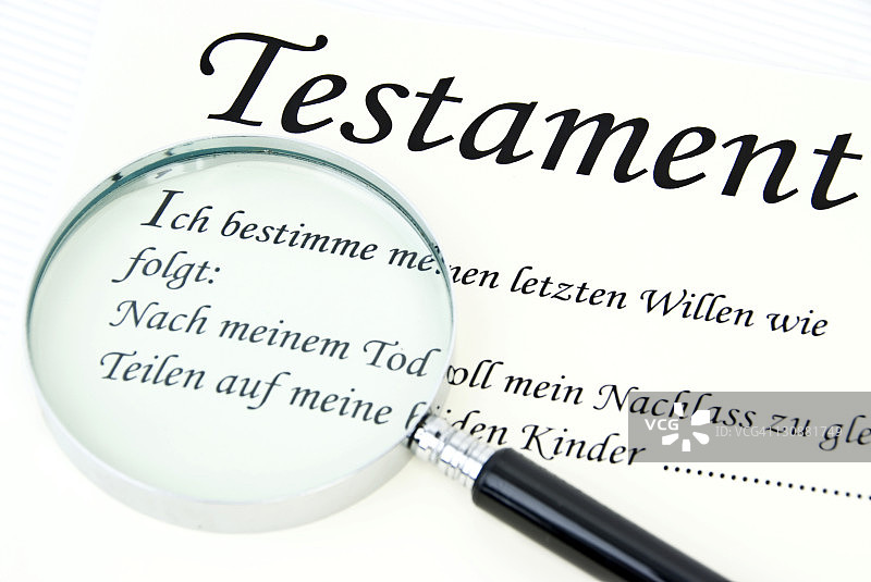 放大镜下的遗嘱象征图片素材
