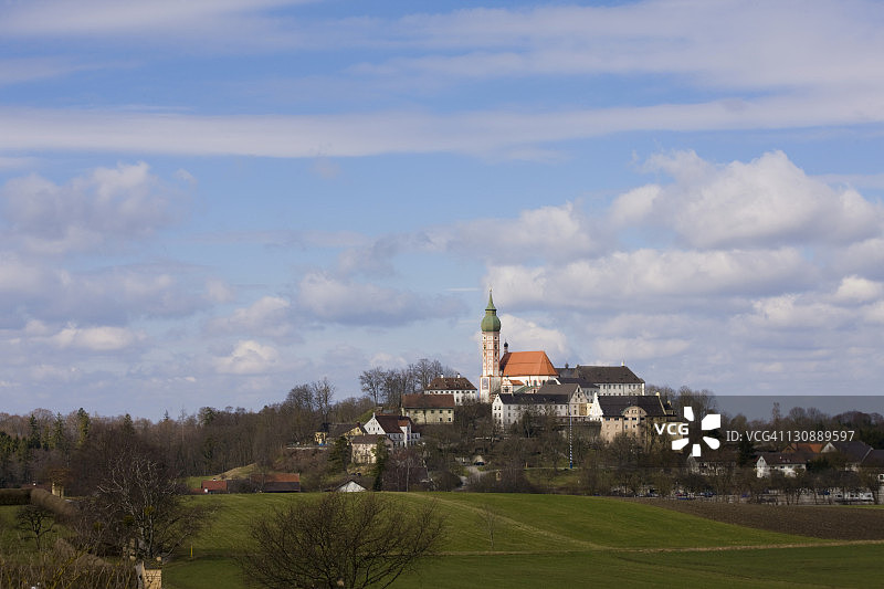 德国上巴伐利亚施塔恩贝格区安德echs修道院春季景观图片素材