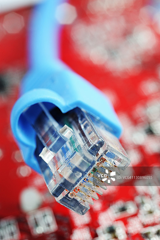 电脑电路板上的网络连接插头图片素材