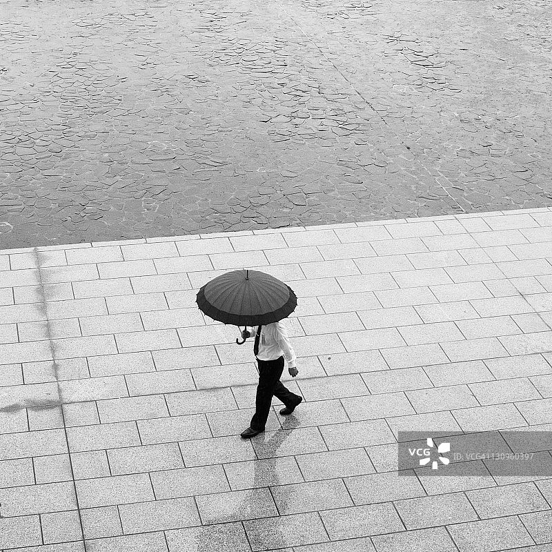 广岛和平公园的雨景图片素材