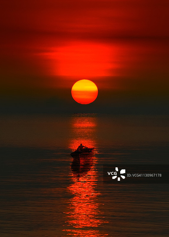 日出与大海图片素材