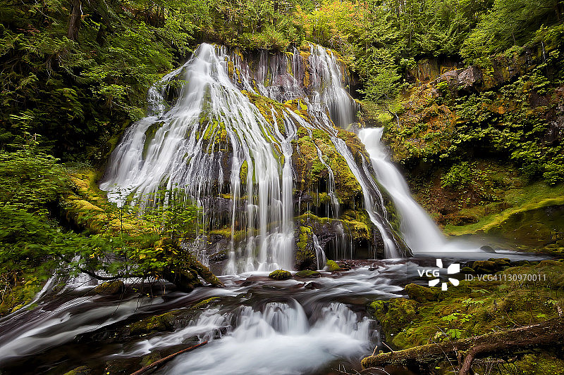 黑豹溪瀑布图片素材