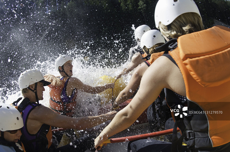 白水漂流图片素材