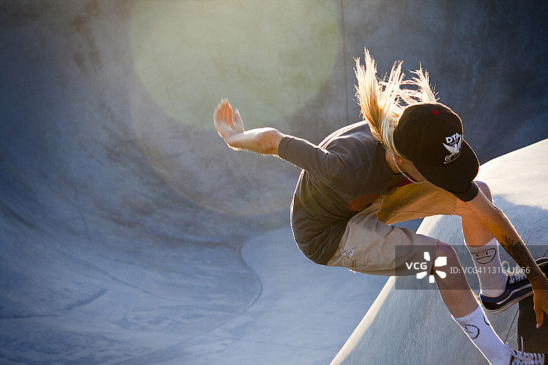 都市滑板爱好者图片素材