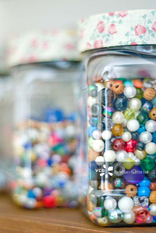 用过的罐子作为储物罐图片素材