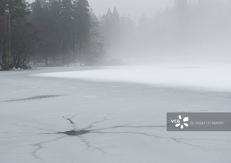 冬季薄雾中的塔尔豪斯图片素材