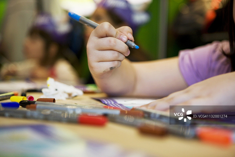 涂色的女孩图片素材