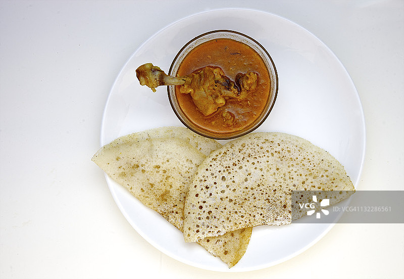 鸡肉咖喱配印度薄饼图片素材