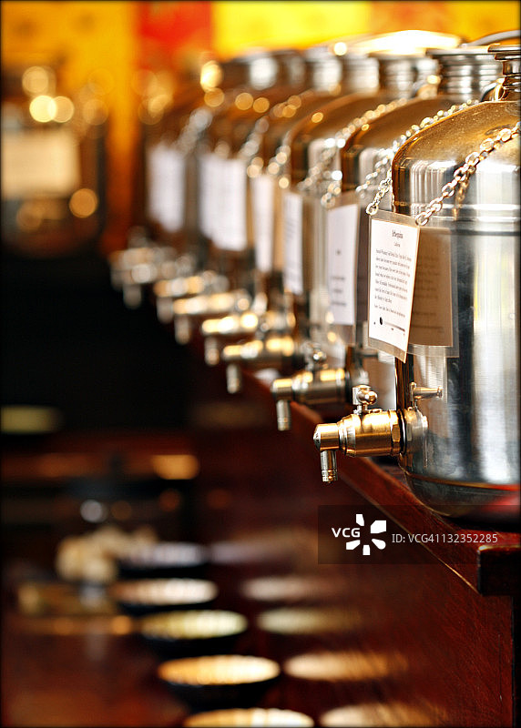 橄榄油品尝图片素材