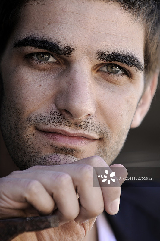 年轻男子特写图片素材