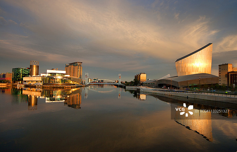 索尔福德码头倒影图片素材