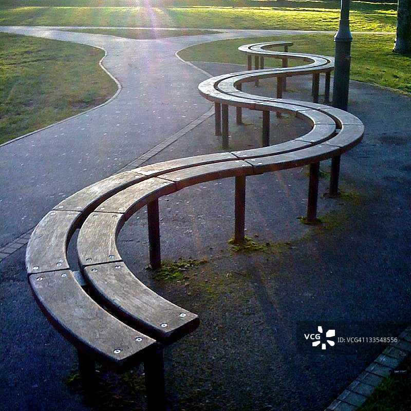 蜿蜒长椅图片素材