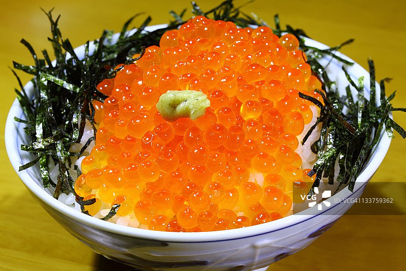 三文鱼籽盖饭图片素材