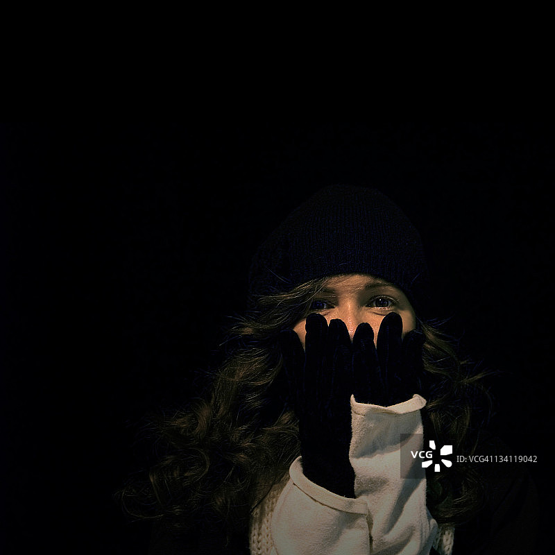 躲猫猫图片素材