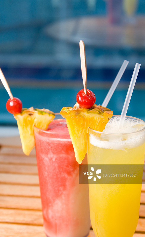 游轮上的热带饮品图片素材