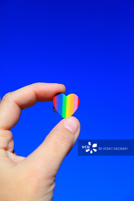 小彩虹心图片素材