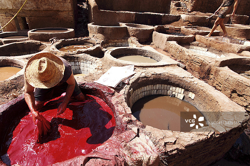 制革工匠工作场景图片素材