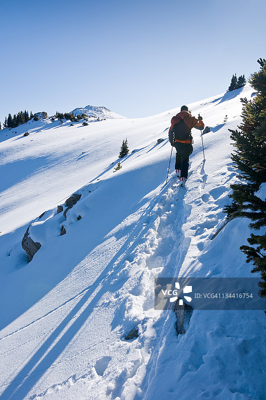 冬季山区滑雪运动图片素材