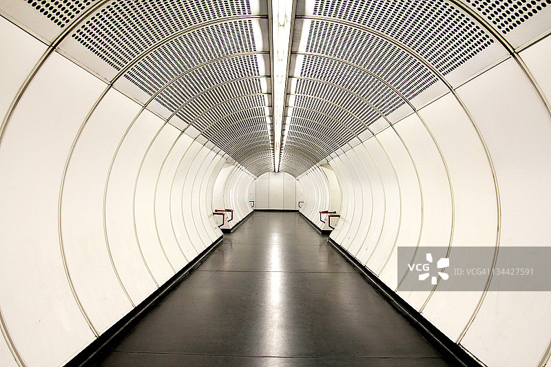 空荡荡的地铁站图片素材