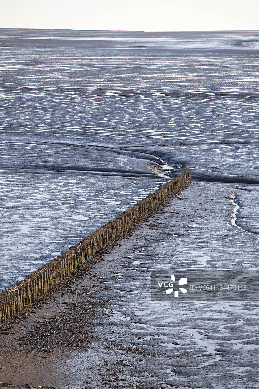 德国石勒苏益格-荷尔斯泰因州胡苏姆北弗里西亚北滩潮间带泥滩风光图片素材