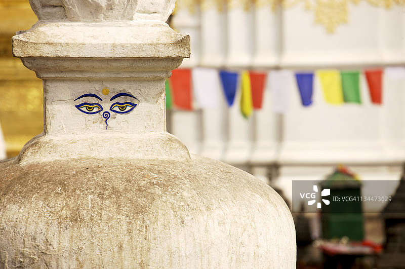 亚洲尼泊尔加德满都斯瓦扬布纳特佛塔寺庙（猴庙）中的全视之眼图片素材