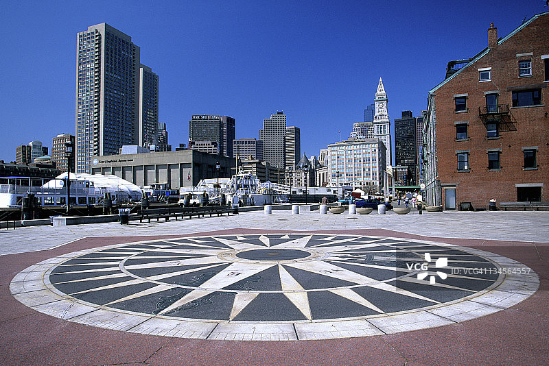 波士顿天际线和长码头图片素材