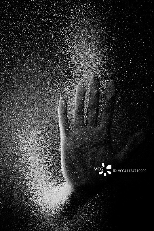 手在玻璃上图片素材