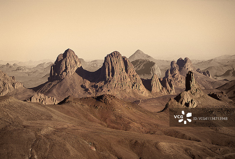 从富科圣殿眺望阿塔科尔火山图片素材