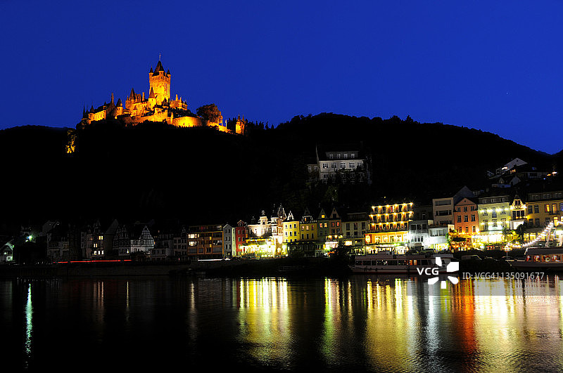 夜幕下的科赫姆，摩泽尔河谷（德国）图片素材