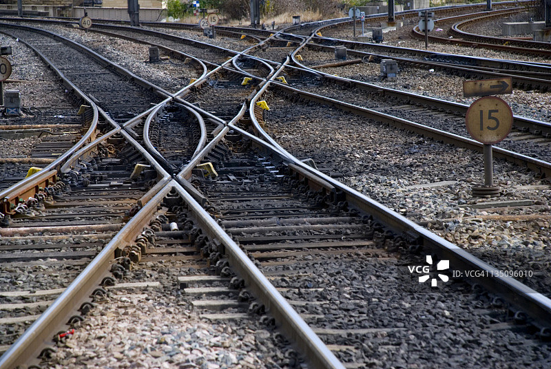 交叉的铁路轨道图片素材