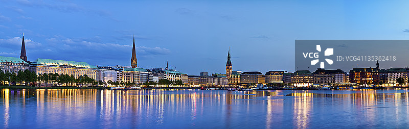 汉堡阿尔斯特湖与市政厅图片素材