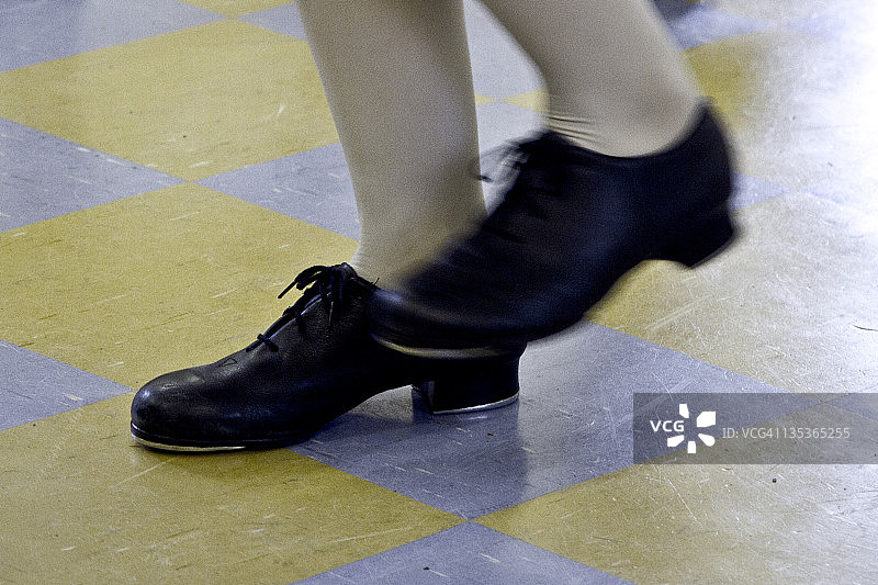 女孩的踢踏舞鞋图片素材