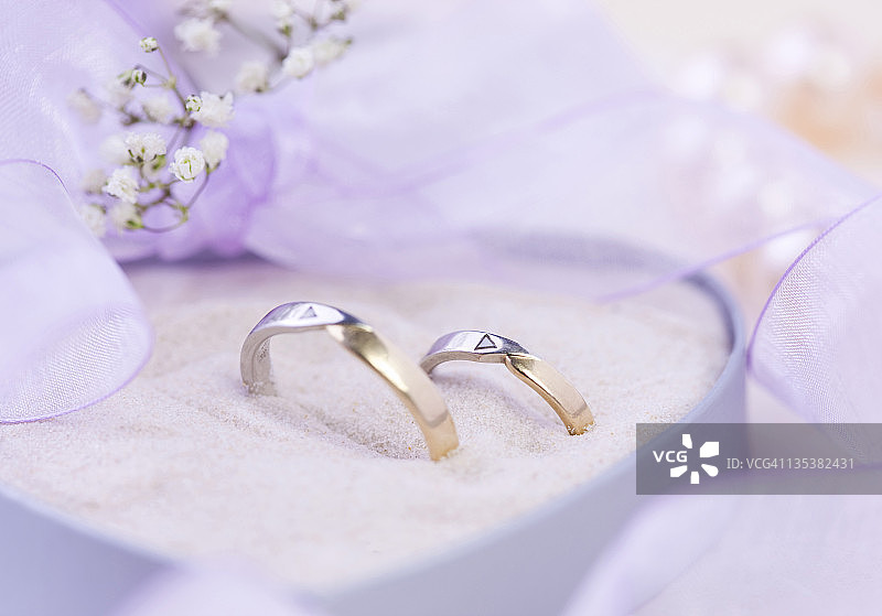 结婚戒指摆拍图片素材