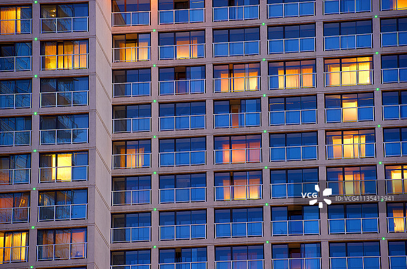 黄昏时分的酒店图片素材