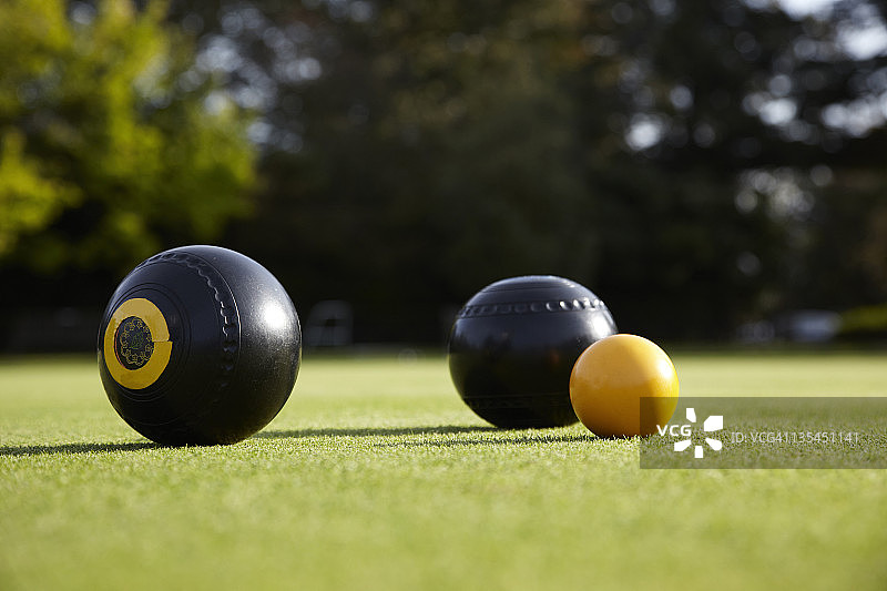 草地滚球与木球图片素材