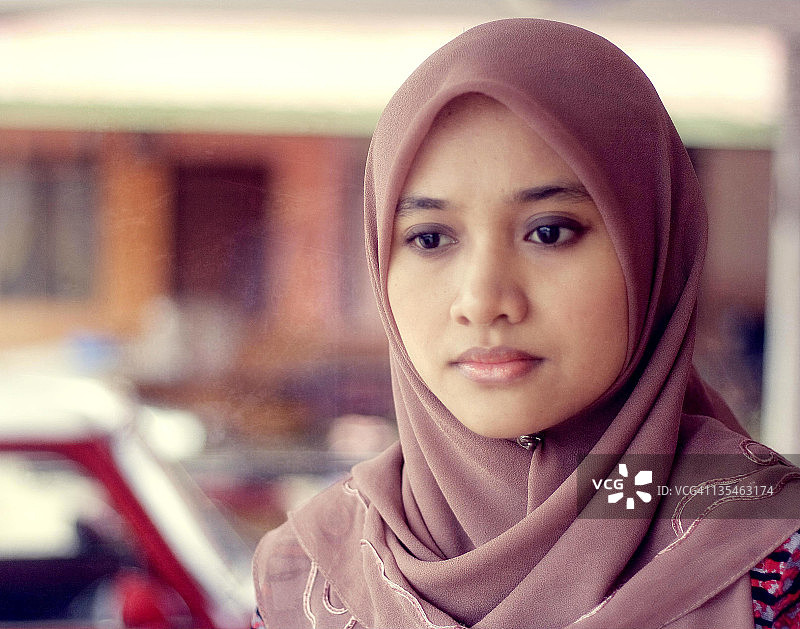 戴头巾的女人图片素材