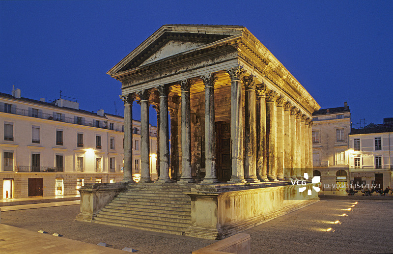 法国尼姆的罗马神庙图片素材